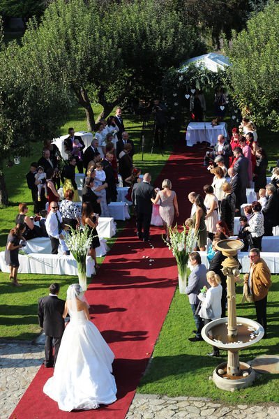 Svadobný obrad na svadobnej lúčke